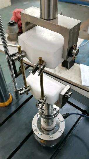 1629899496839914.jpg 往復(fù)疲勞試驗(yàn)夾具.jpg